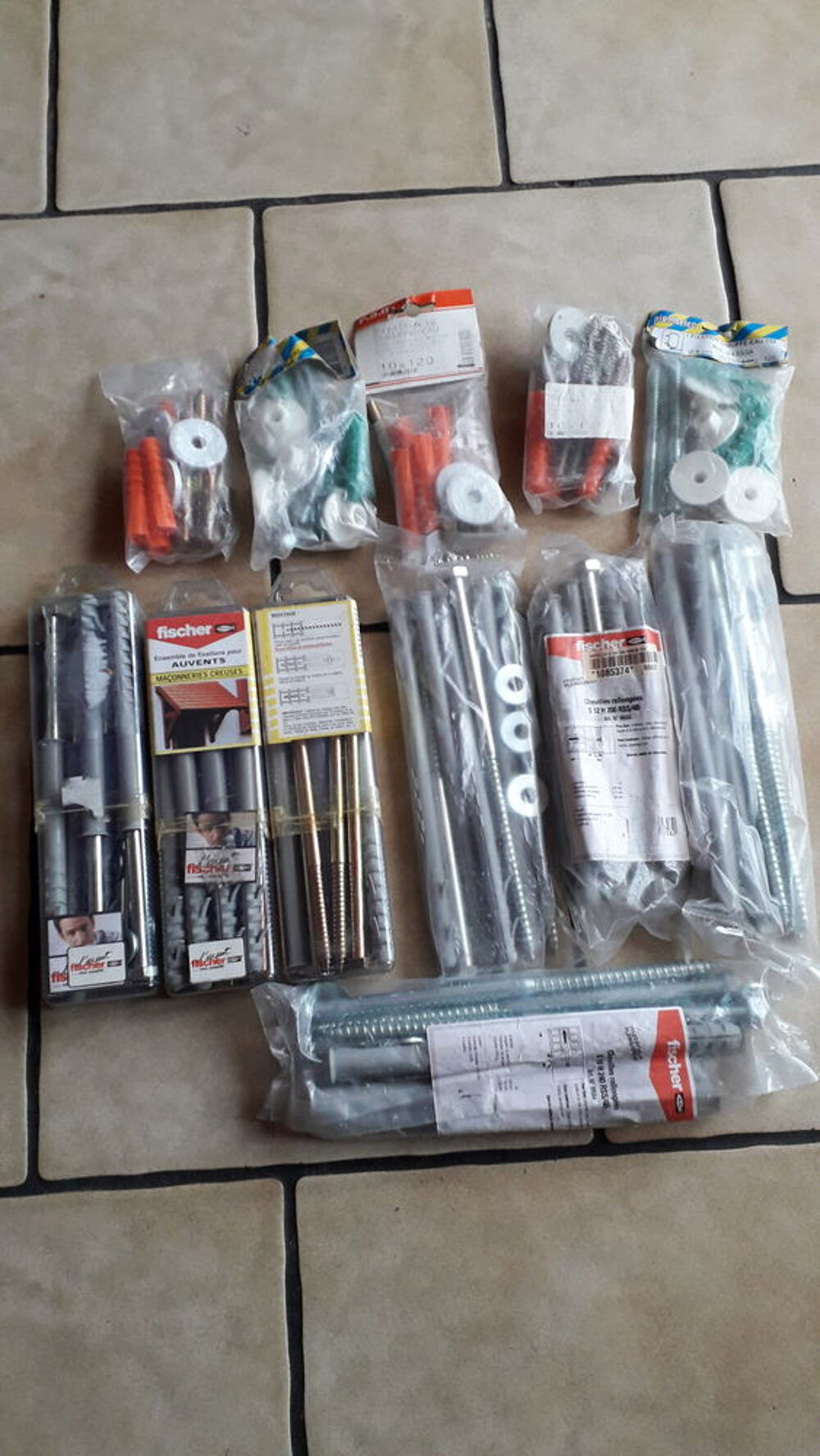 materiel de fixation , chauffe eau longue chevilles Bricolage