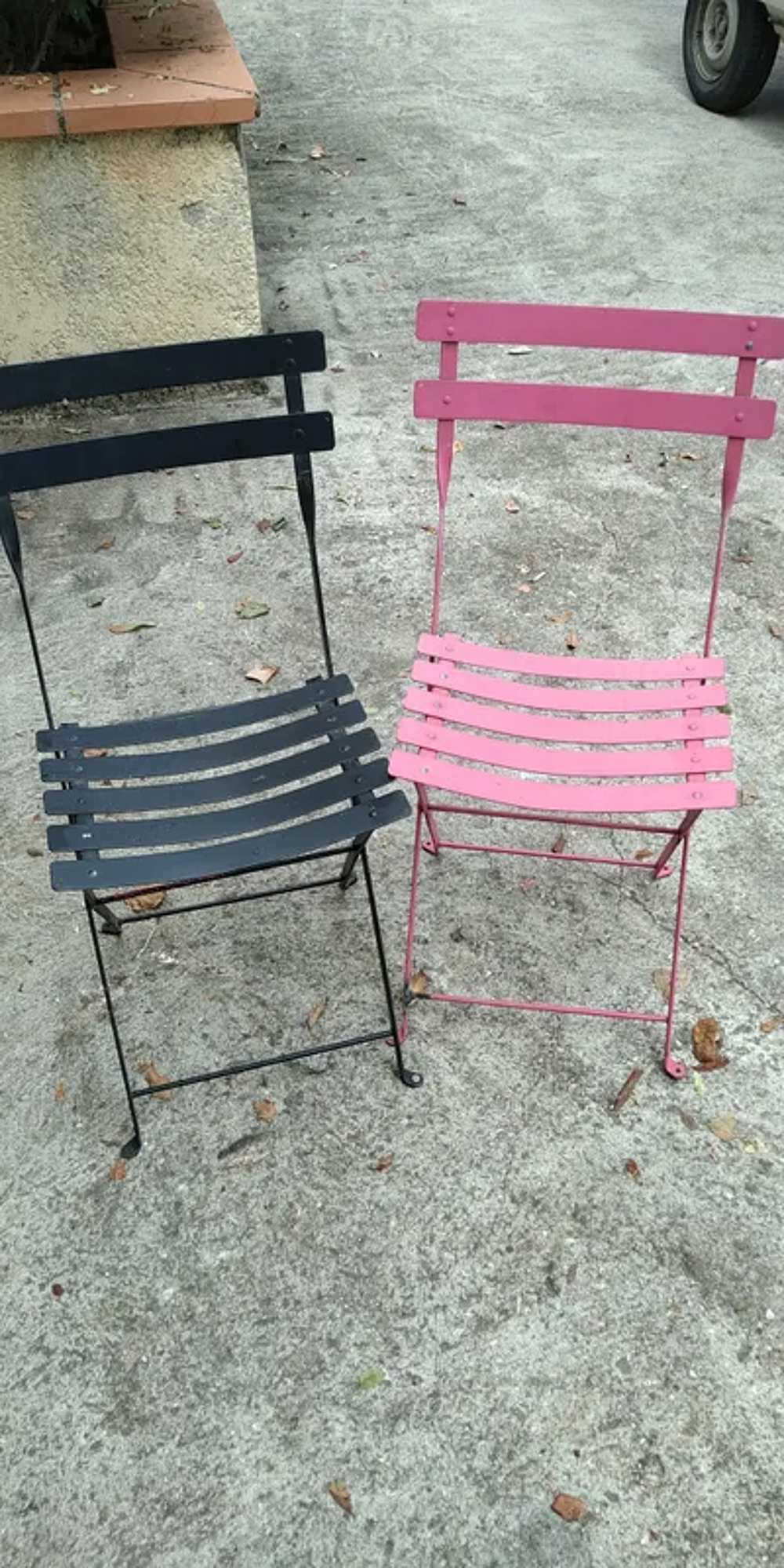 table plus chaises de bistro Meubles