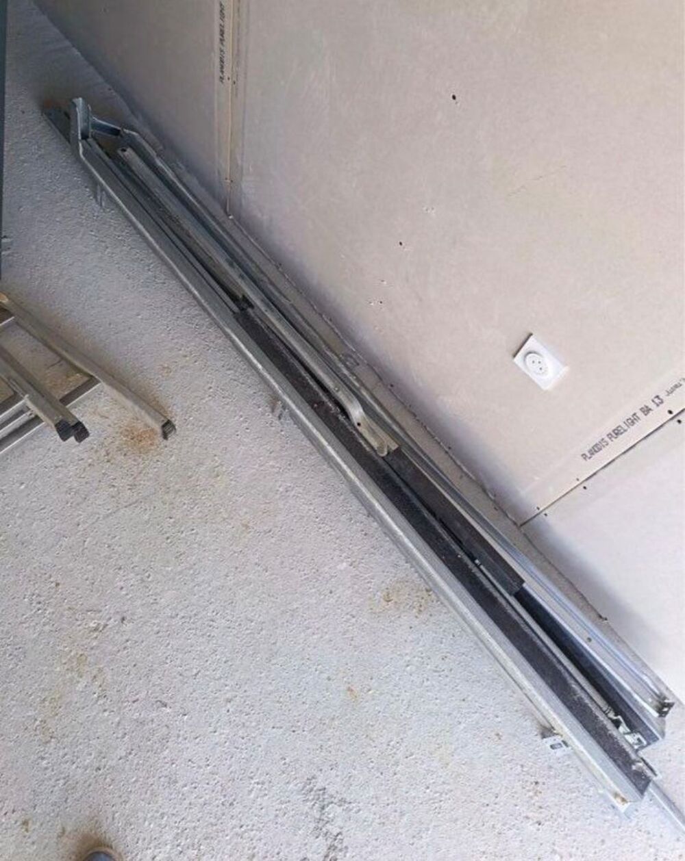 Porte garage manuelle anthracite neuve + rails Bricolage