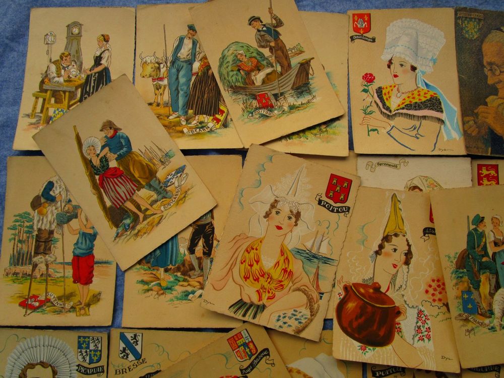 Lot de cartes postales des costumes de nos r&eacute;gion 