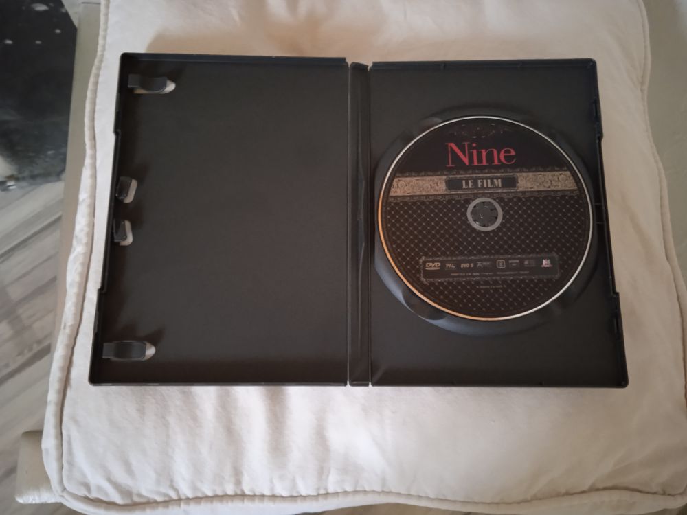 DVD Nine
2009
Excellent &eacute;tat
En Fran&ccedil;ais
Multi langue
+Bo DVD et blu-ray