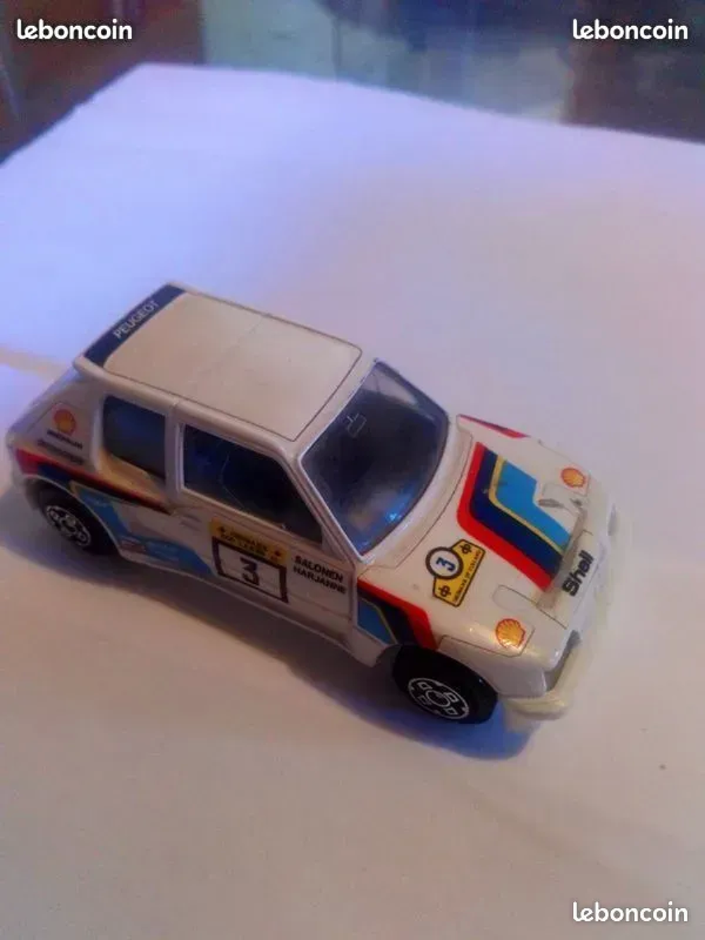VOITURE SANS BOITE 1/43 