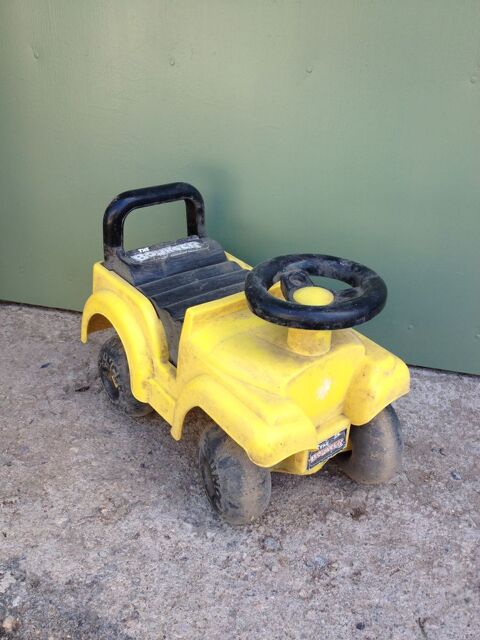 Porteur de marche en plastique pour bb en forme de voiture 10 Brioude (43)