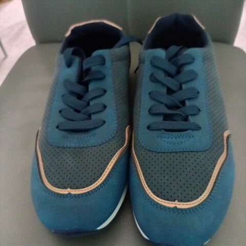 Paire de basket femme neuve jamais portée Sermaises (45)