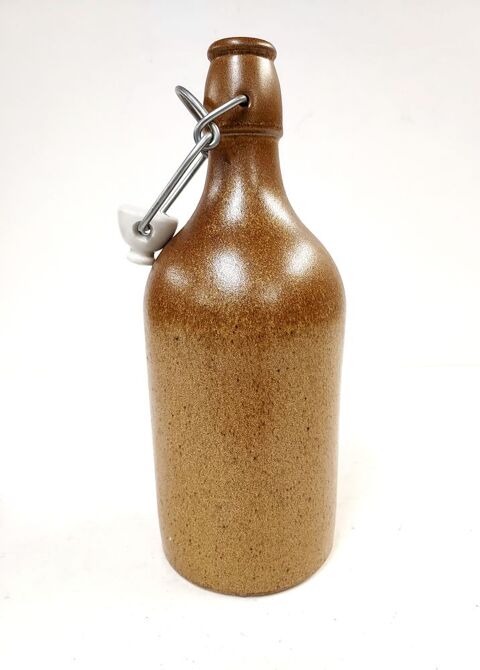 Bouteille en gr�s 1/2L 6 Montigny-aux-Amognes (58)