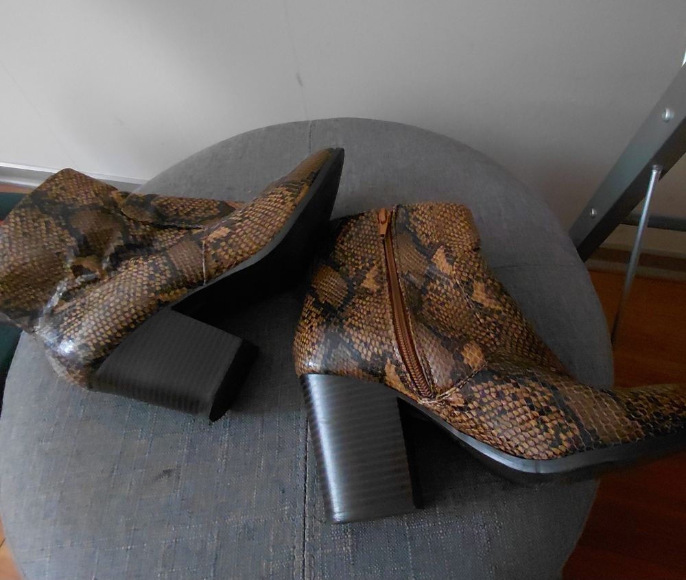 bottines p 39 cuir fa&ccedil;on serpent
- Chaussures
