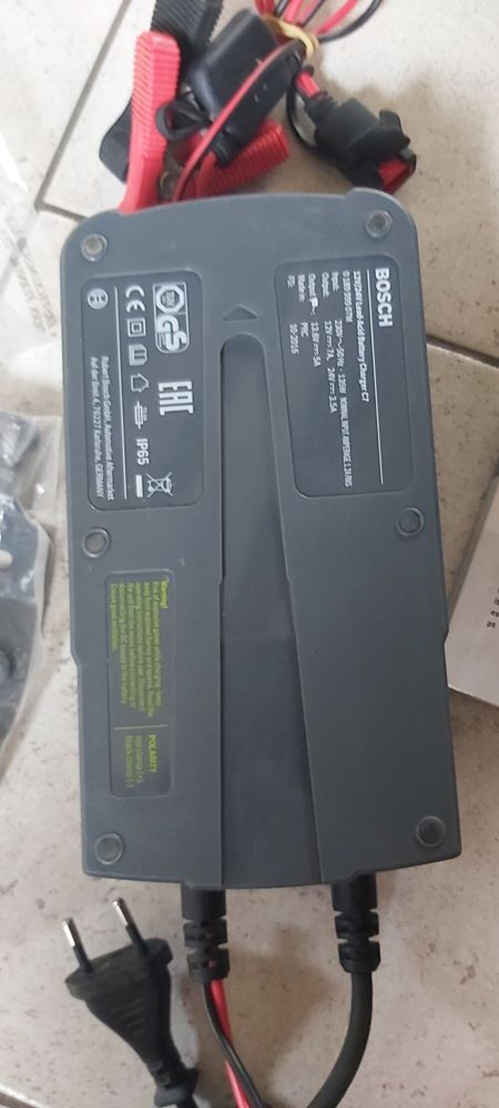 Chargeur de batterie Bosch quasi neuf Bricolage