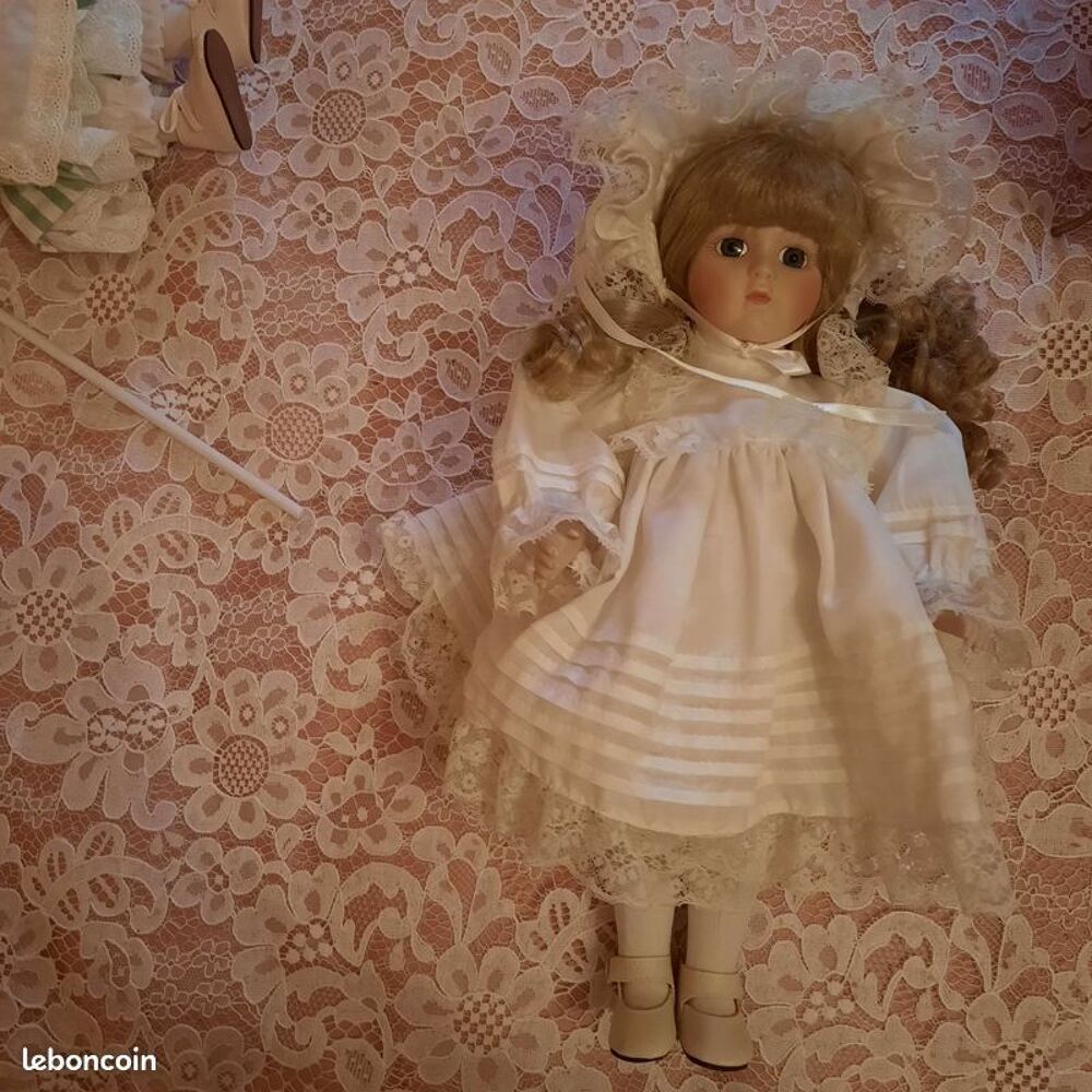 Poup&eacute;e porcelaine 