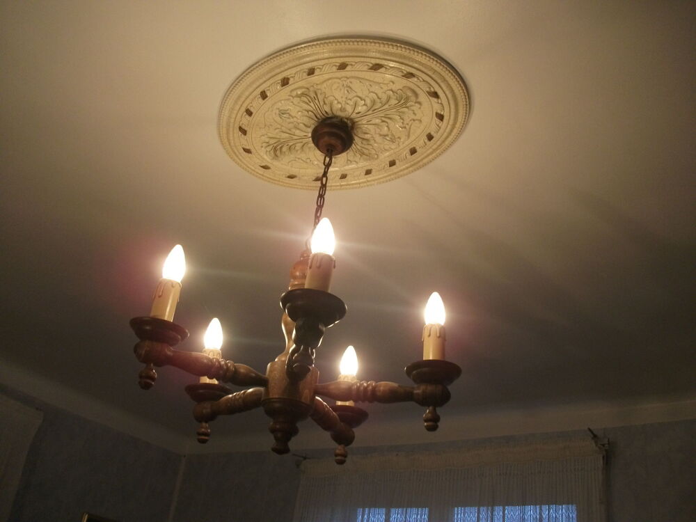 tr&egrave;s beau lustre en bois vintrage Meubles