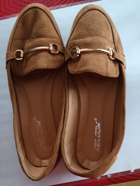 Mocassins sudine. 8 Saint-Ouen-l'Aumne (95)
