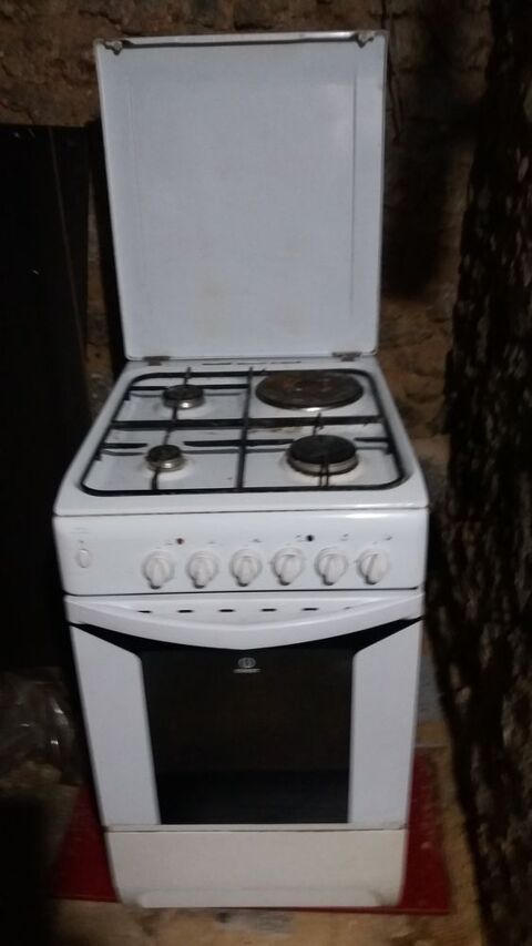Gaziniere MIXTE INDESIT IS5M4KCW/FR en tres bon etat 80 Chelles (77)