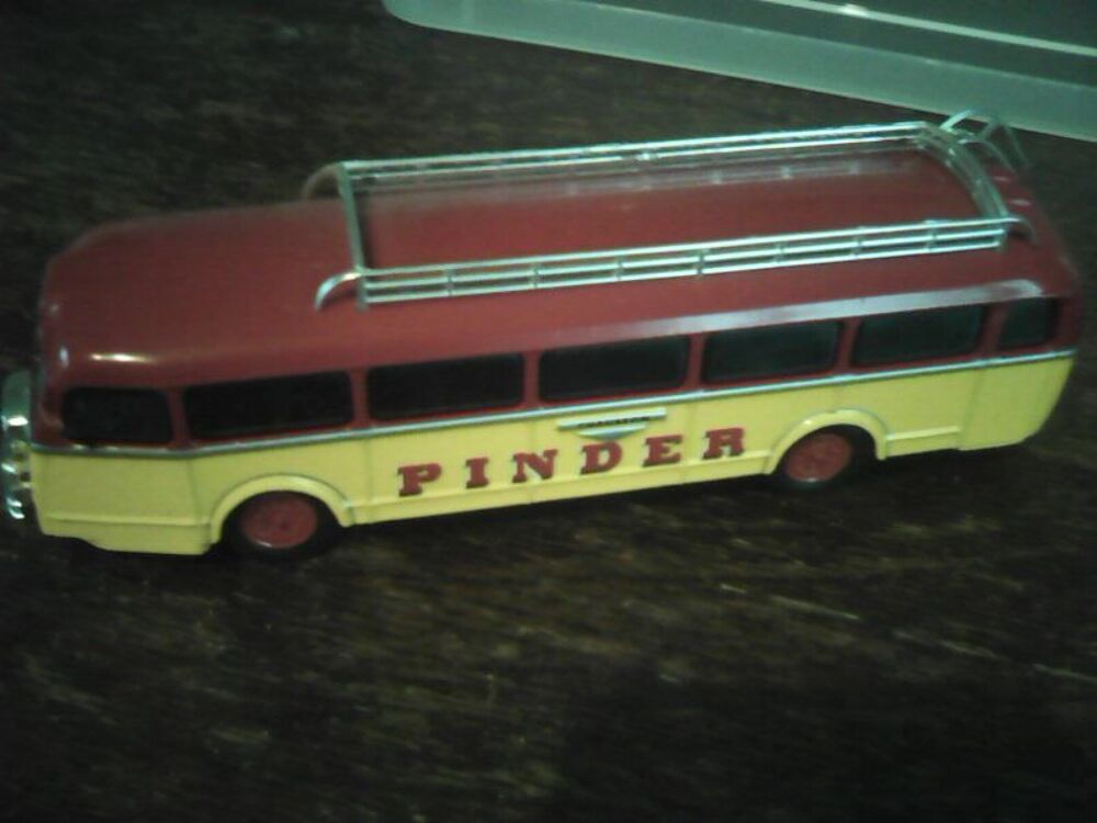 Car Chausson Pinder 1/64 Mod&egrave;le r&eacute;duit 