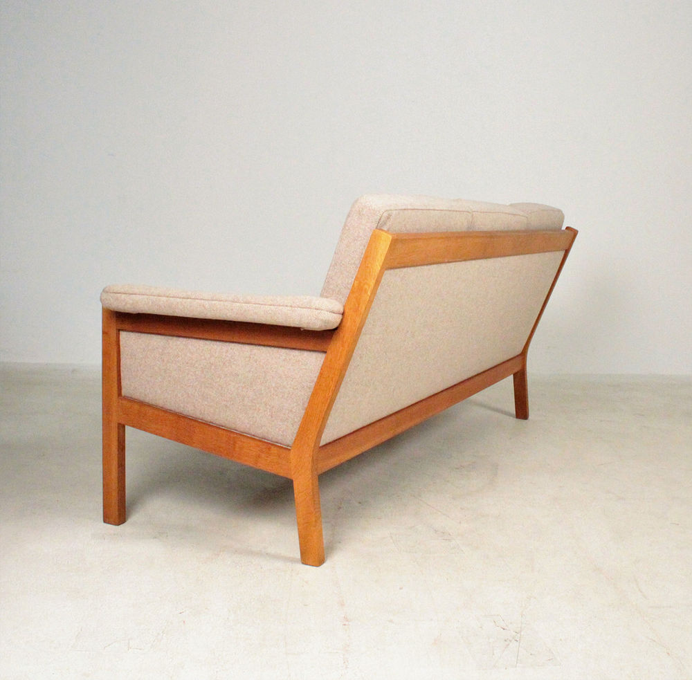 Canap&eacute; scandinave GE40 en ch&ecirc;ne estampill&eacute; Hans J. Wegner Meubles