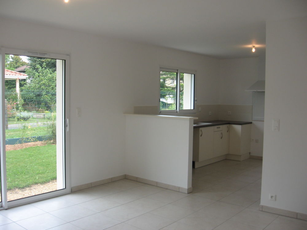 Location Maison Maison 4 pièces centre ville de Buxerolles Buxerolles