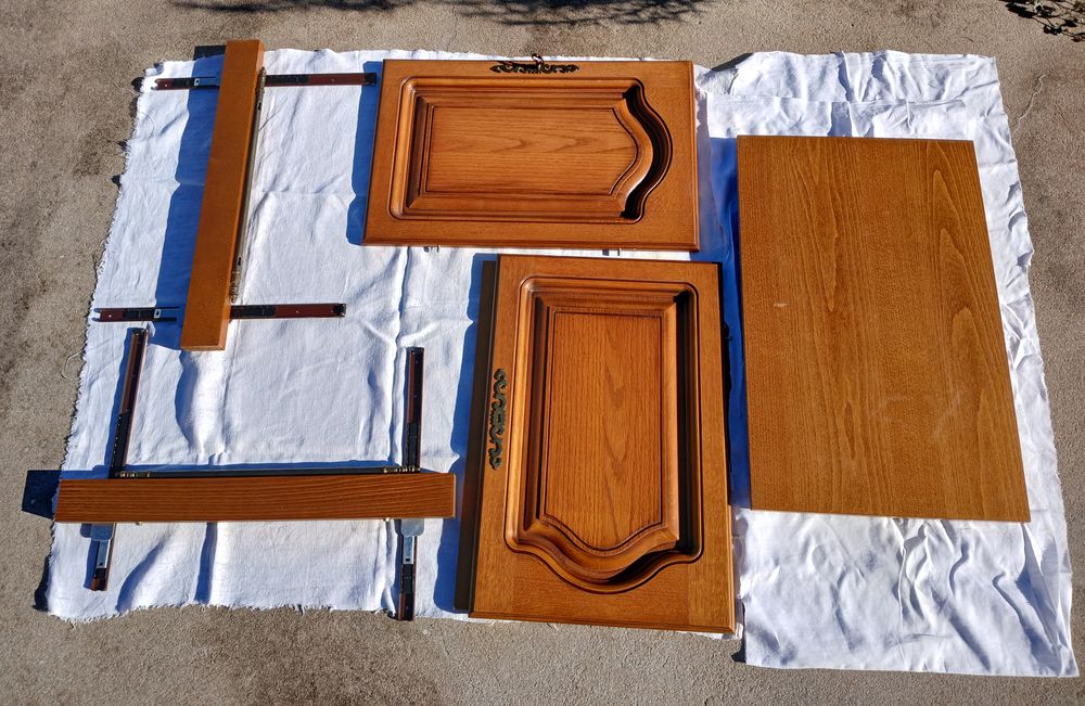 PETITES PORTES POUR MEUBLE + PLATEAU TELE ORIENTABLE Meubles