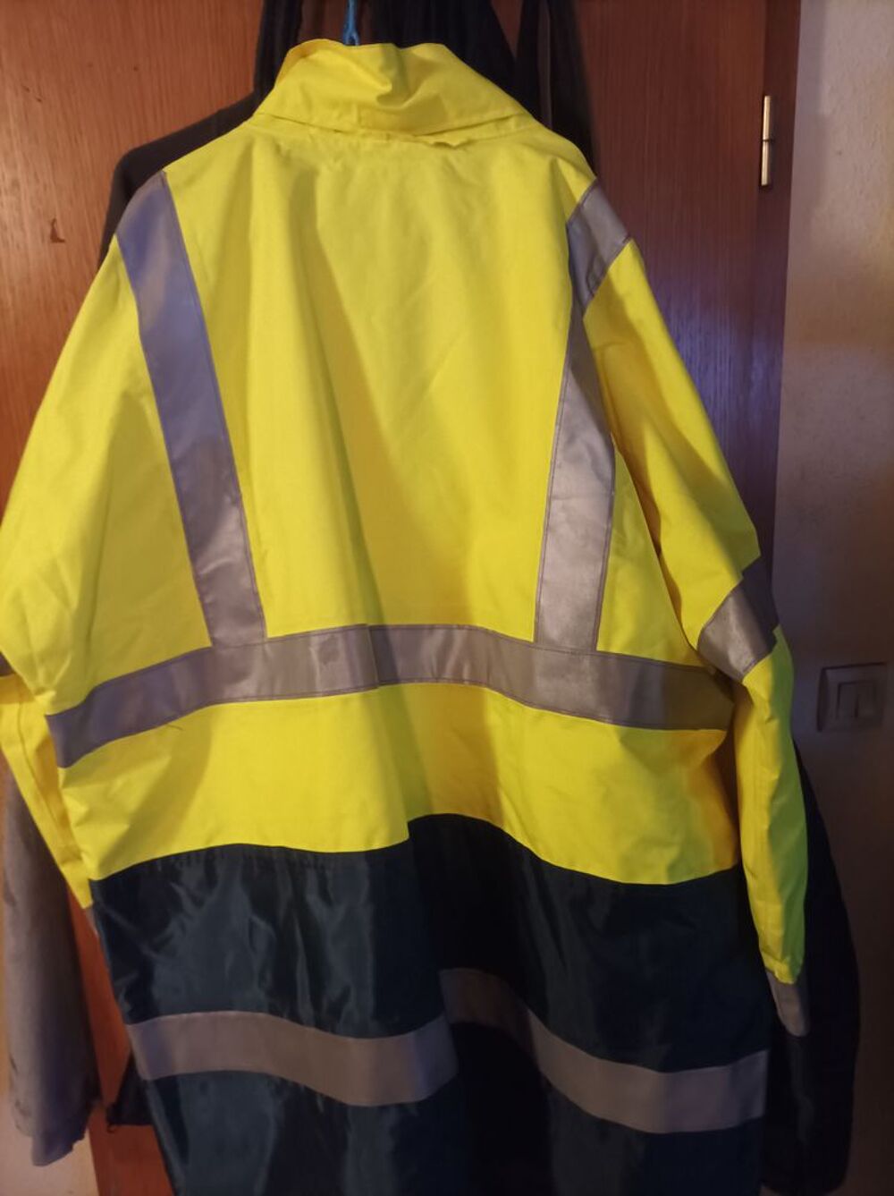 veste coupe-vent, sans capuche, avec doublure fourr&eacute;e
Vêtements
