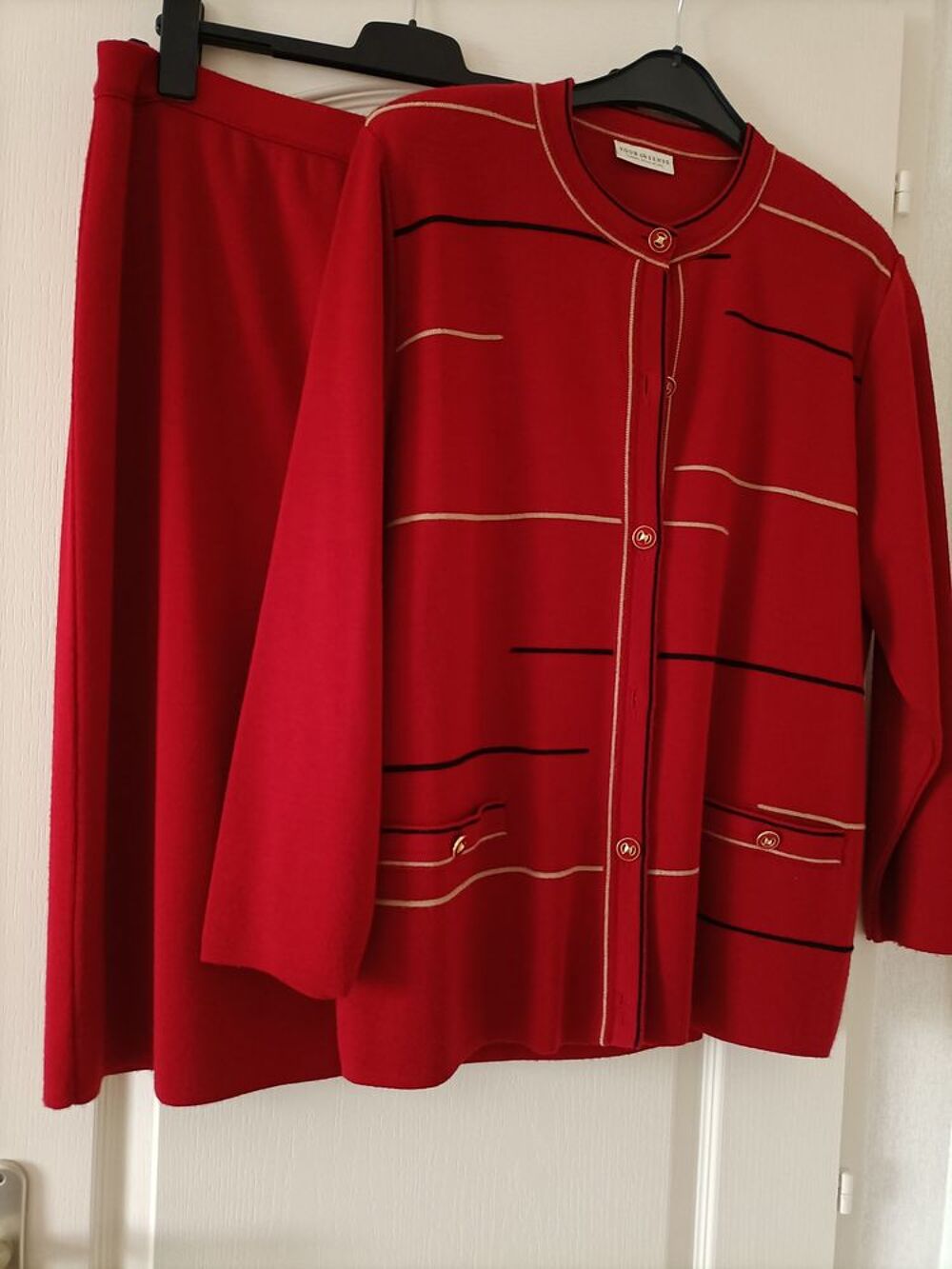 Ensemble lainage veste et jupe V�tements