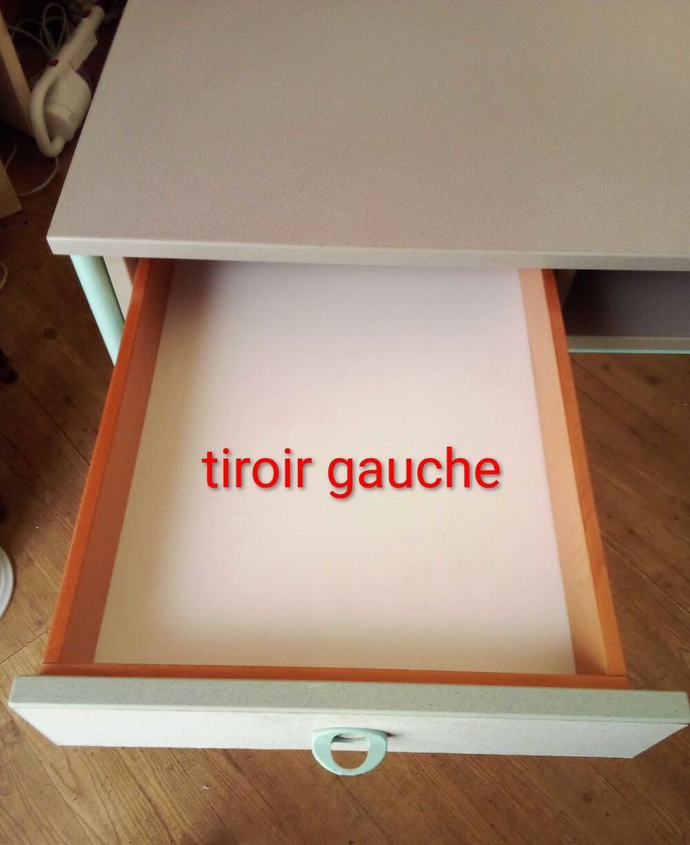 vendre bureau d'&eacute;tudes de couleur grise avec bordures m&eacute;talliques bleu claire Meubles