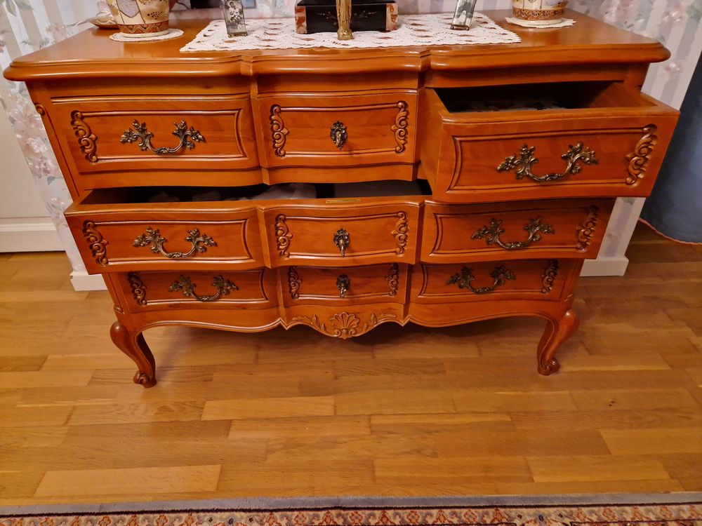 Chambre &agrave; coucher en merisier Meubles
