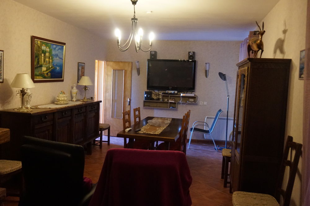 Belle salle &agrave; manger compl&egrave;te Meubles