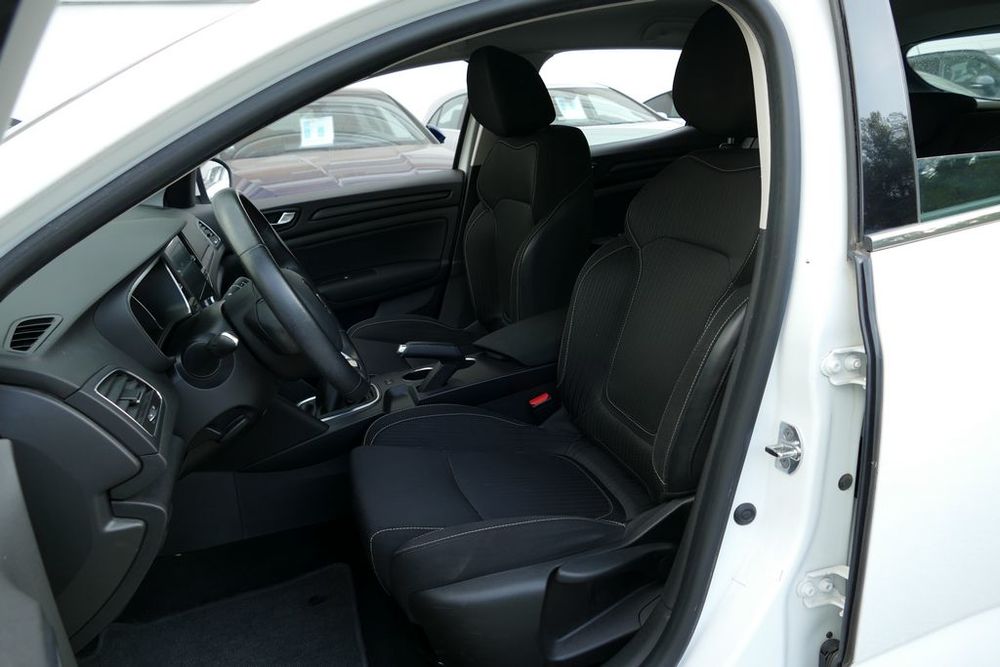 Megane IV M&eacute;gane IV Berline dCi 110 Energy eco2 Business 2017 occasion 13600 La Ciotat