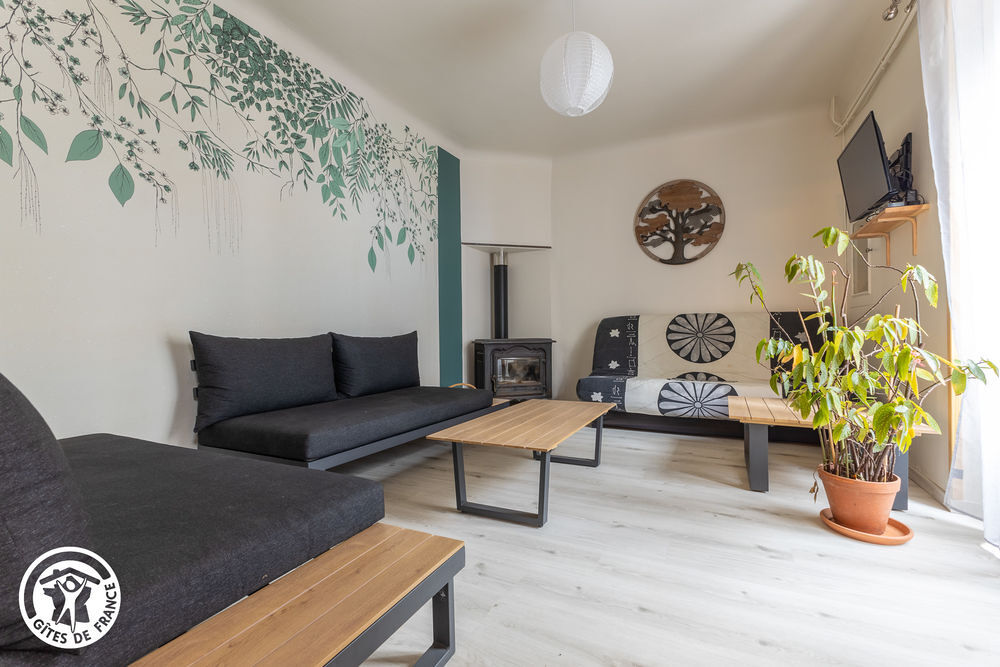  ENCORE DES DISPOS PRINTEMPS/ETE GITE de 12 personnes, 6 ch. Auvergne, Tauves (63690)