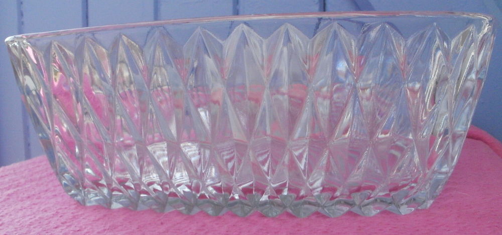 Plat ancien en verre ou saladier ou compotier Décoration
