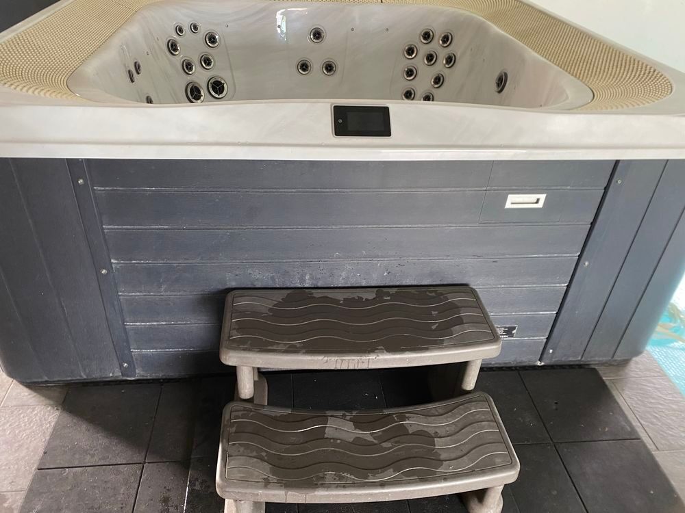 SPA 7 places 2m40 sur 2m40 . Meubles