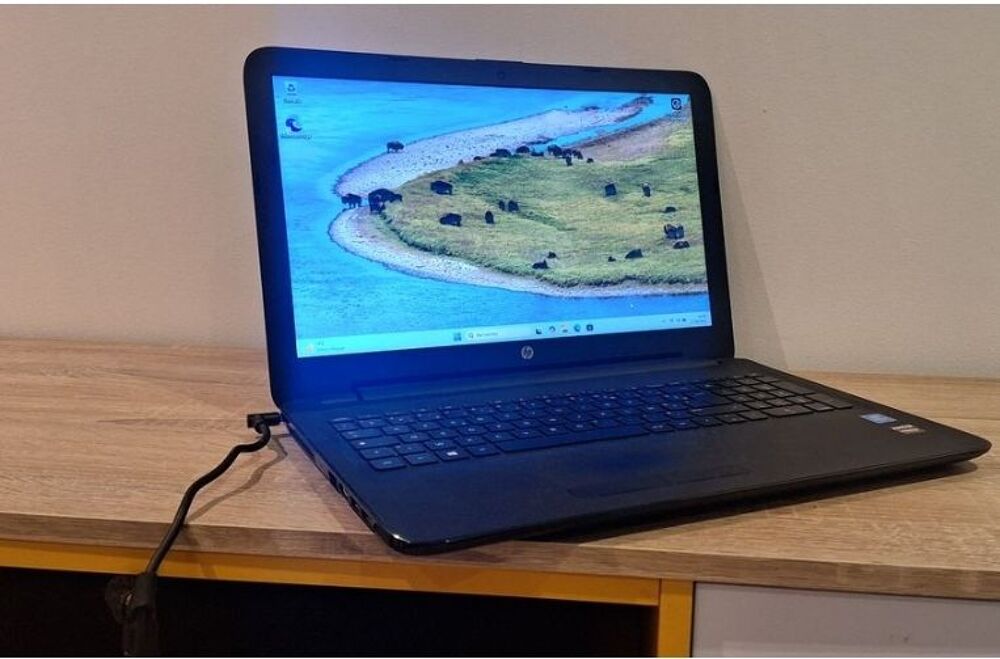 Pc Portable HP - Windows 11 - Pentium - Radeon R5 M330 - 4GO Téléphones et tablettes
