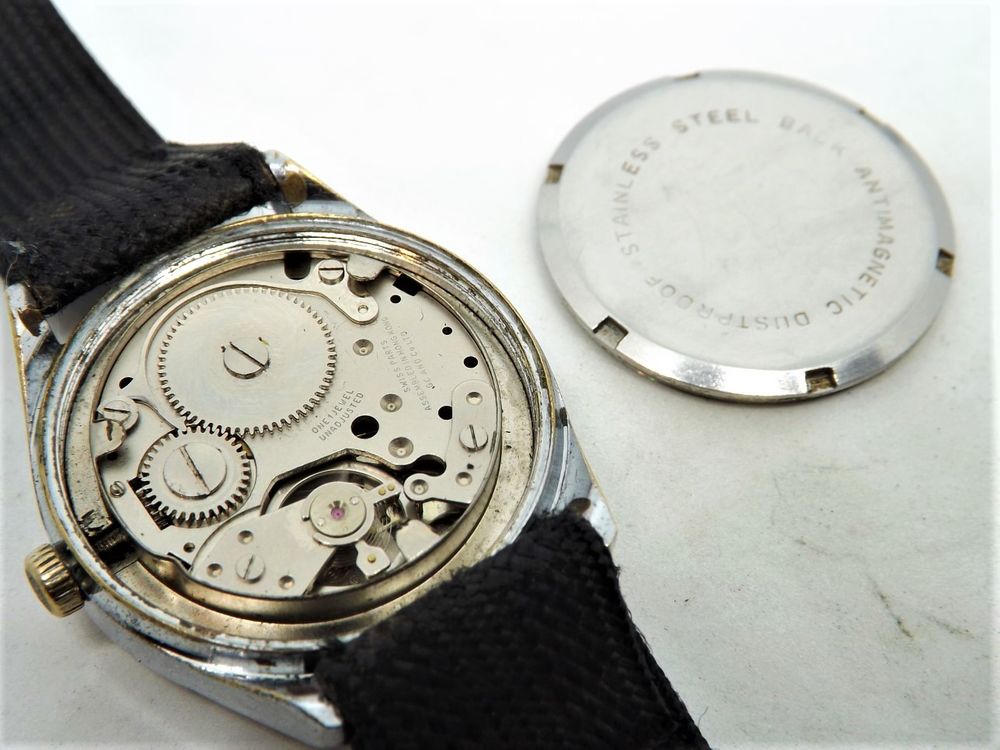 Belle montre suisse Caswatch De Luxe 1960s r&eacute;vis&eacute;e Bijoux et montres