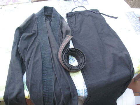 Kimono noir tissus l�ger(1,70-72/60-65 gk) T.3 La Valette-du-Var (83)