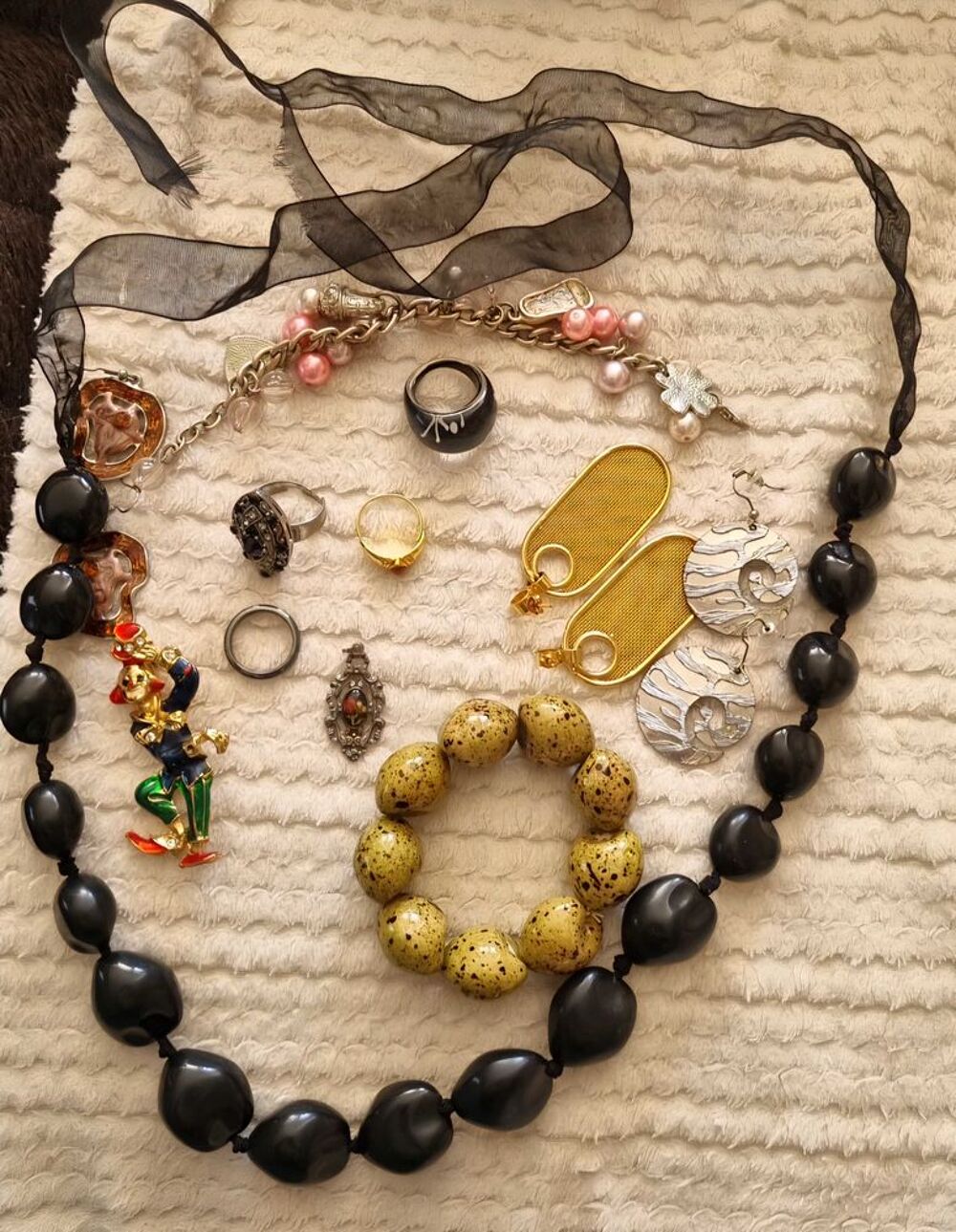 Lot fantaisie en TBE Bijoux et montres