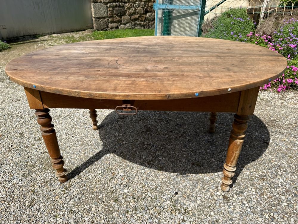 Table en noyer ronde Meubles