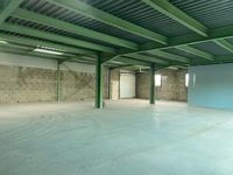   St Priest Parilly : de 800 m2 dont 200 m2 bureaux + sociaux 