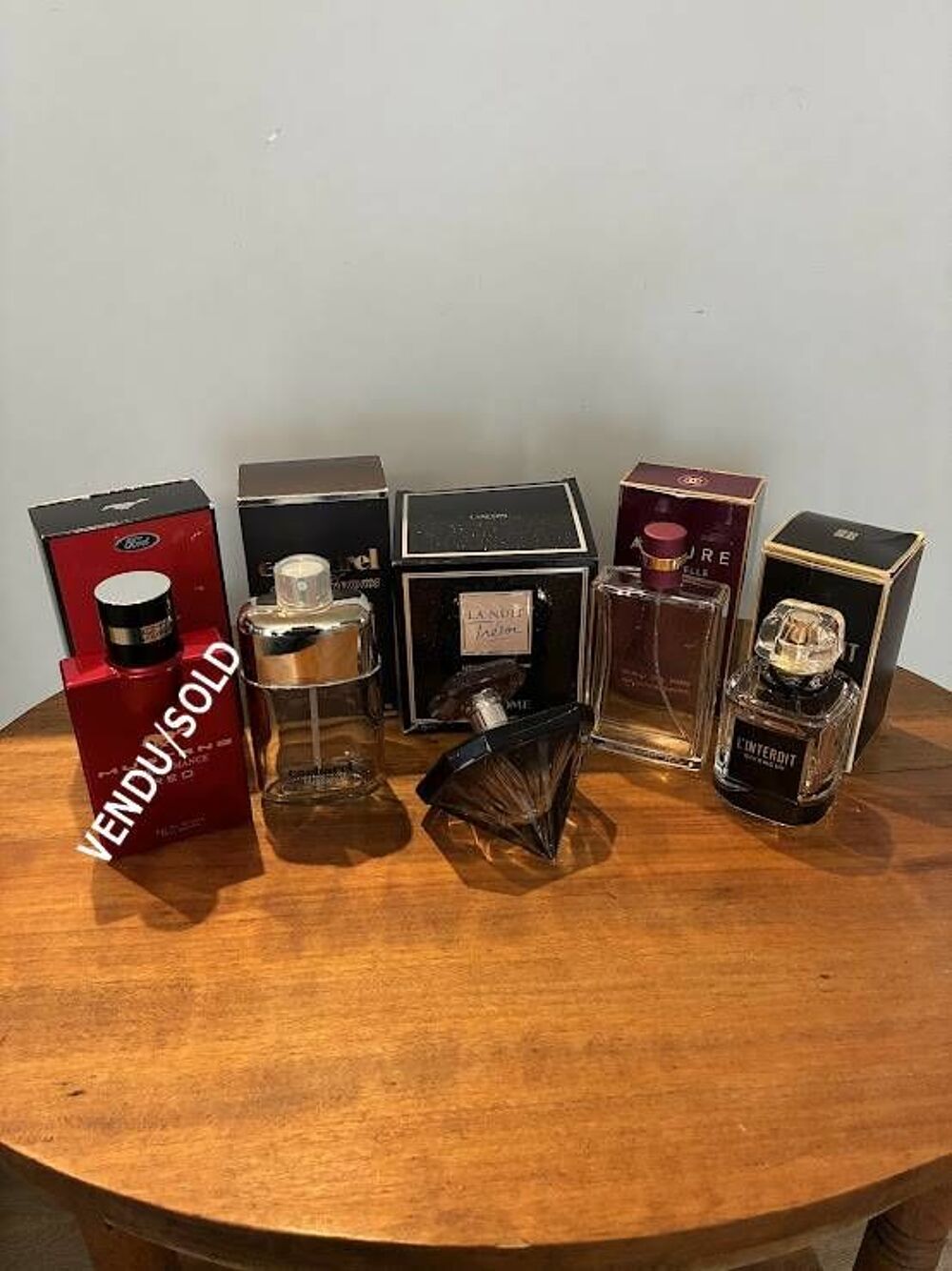 Flacons de parfum vides pour collection, avec leur boite d'o 
