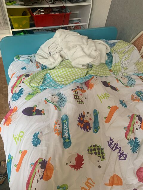 Lit enfant
Table de chevet
�tag�re 100 Saint-Cloud (92)