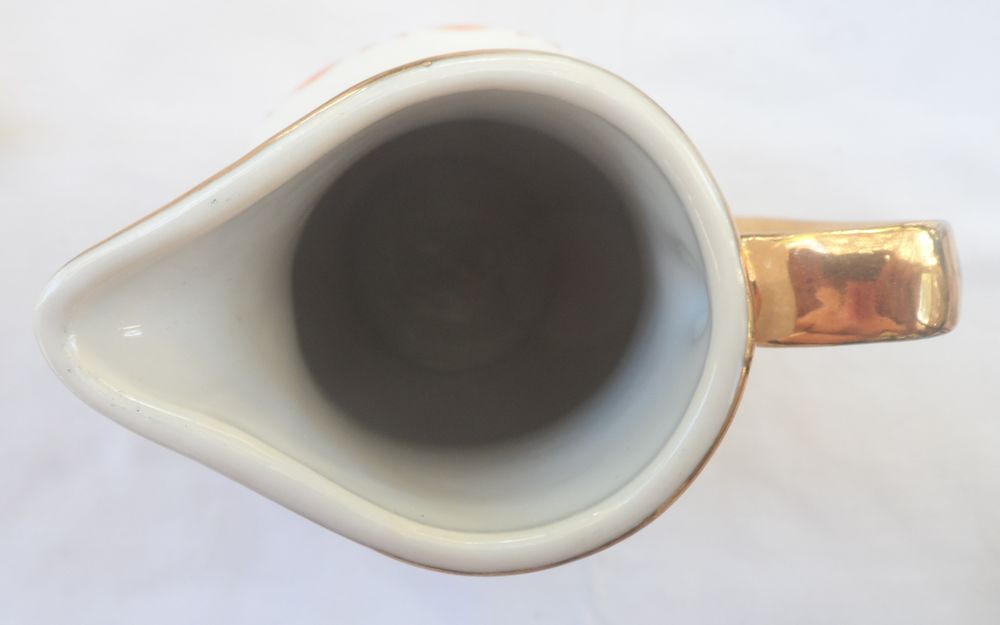 Service &agrave; caf&eacute; neuf en porcelaine blanche &agrave; fleur surlign&eacute;e Cuisine
