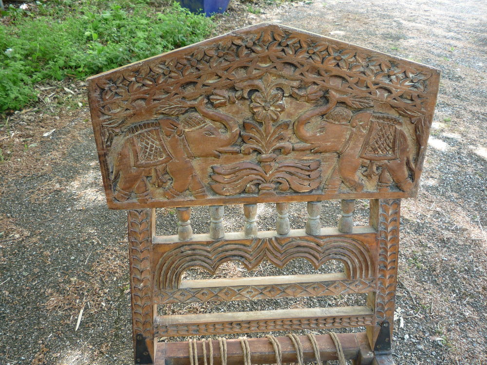 Chaise Basse Artisanale en Bois Sculpt&eacute; /D&eacute;co &eacute;l&eacute;phant(LC) Meubles