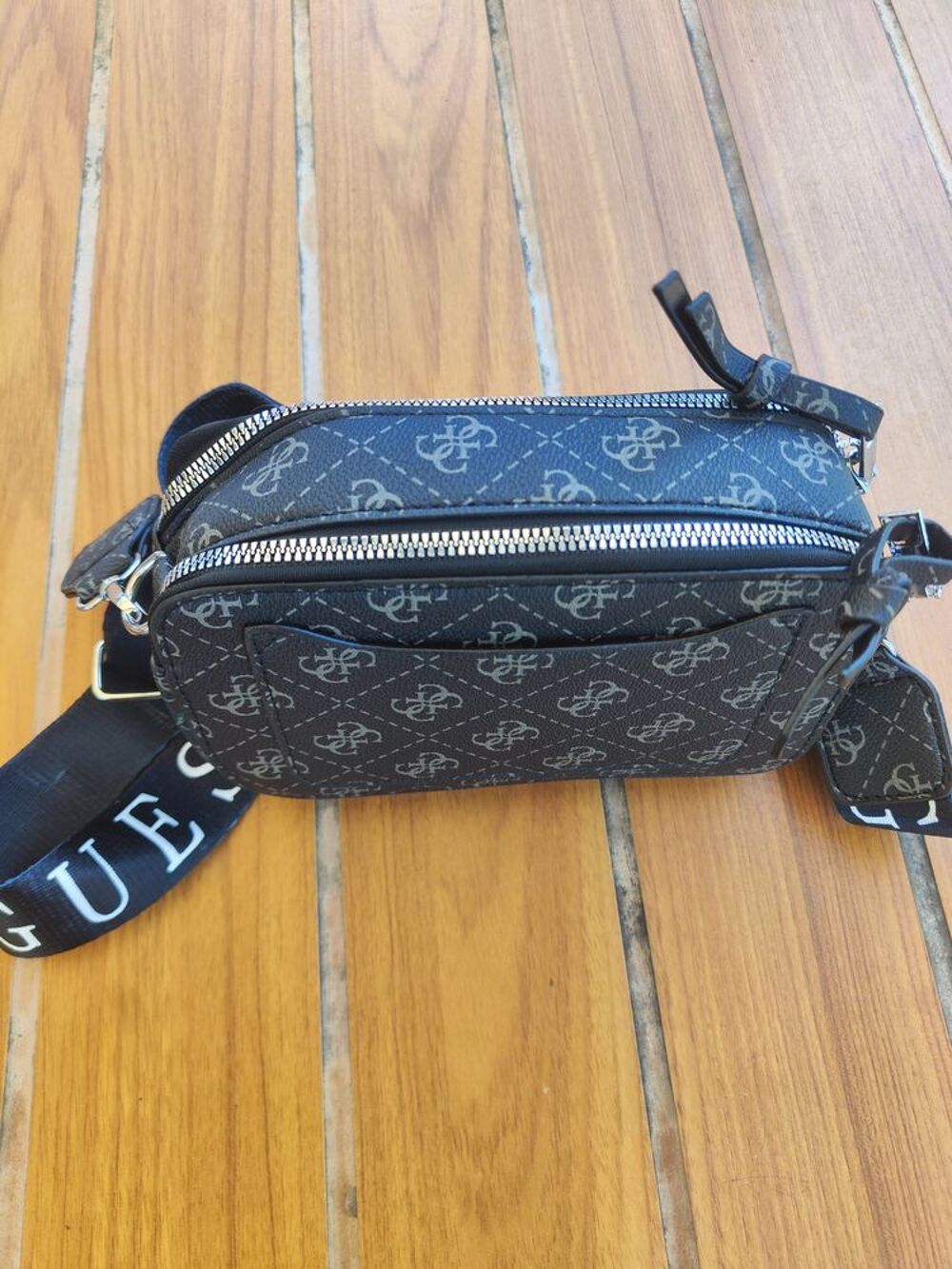 Sacoche Guess femme neuve. Maroquinerie