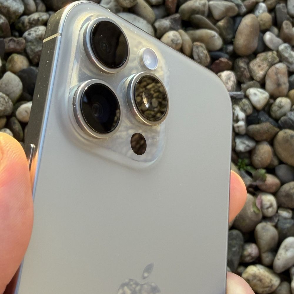 iPhone 16 pro max Nature titan Téléphones et tablettes