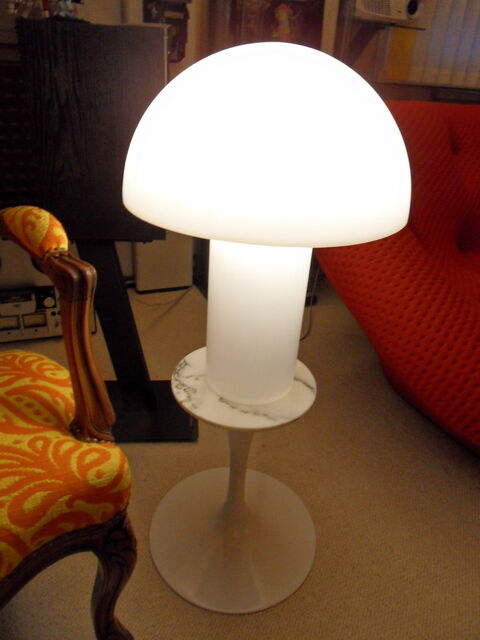 Lampe champignon en méthacrylate blanc opale gtanité
Oullins (69)