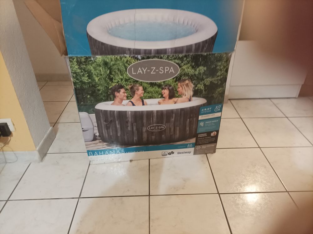 Spa gonflable avec moteur +accessoires+transat sur pied Jardin