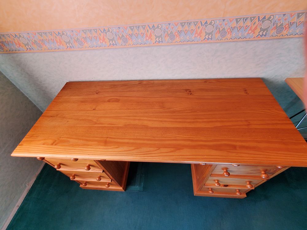 Grand bureau en pin massif Meubles