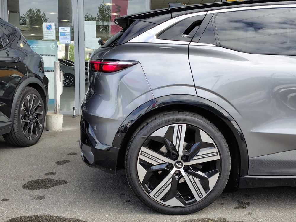 M&eacute;gane Megane E-Tech EV60 220 ch optimum charge Iconic 2022 occasion 95520 Osny