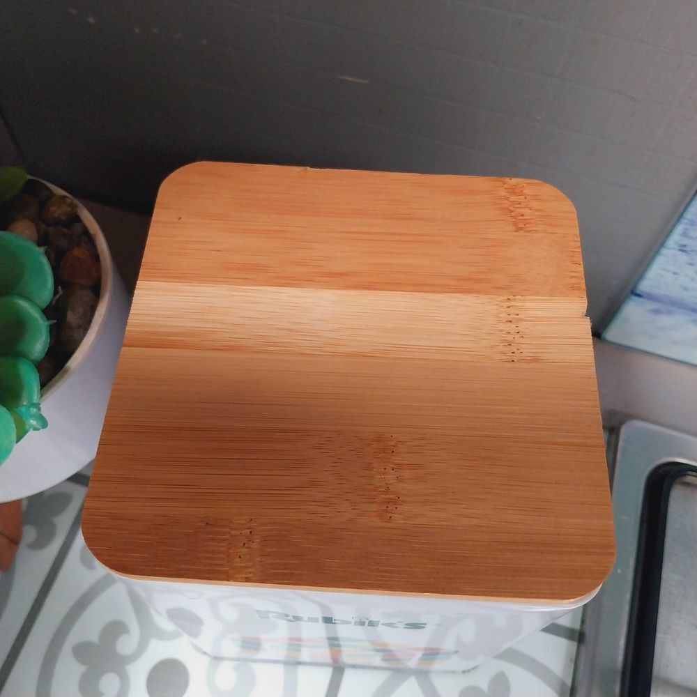 Lot de 2 bo&icirc;tes gigognes m&eacute;talliques Rubik's cube neuves couvercles en bois, Décoration