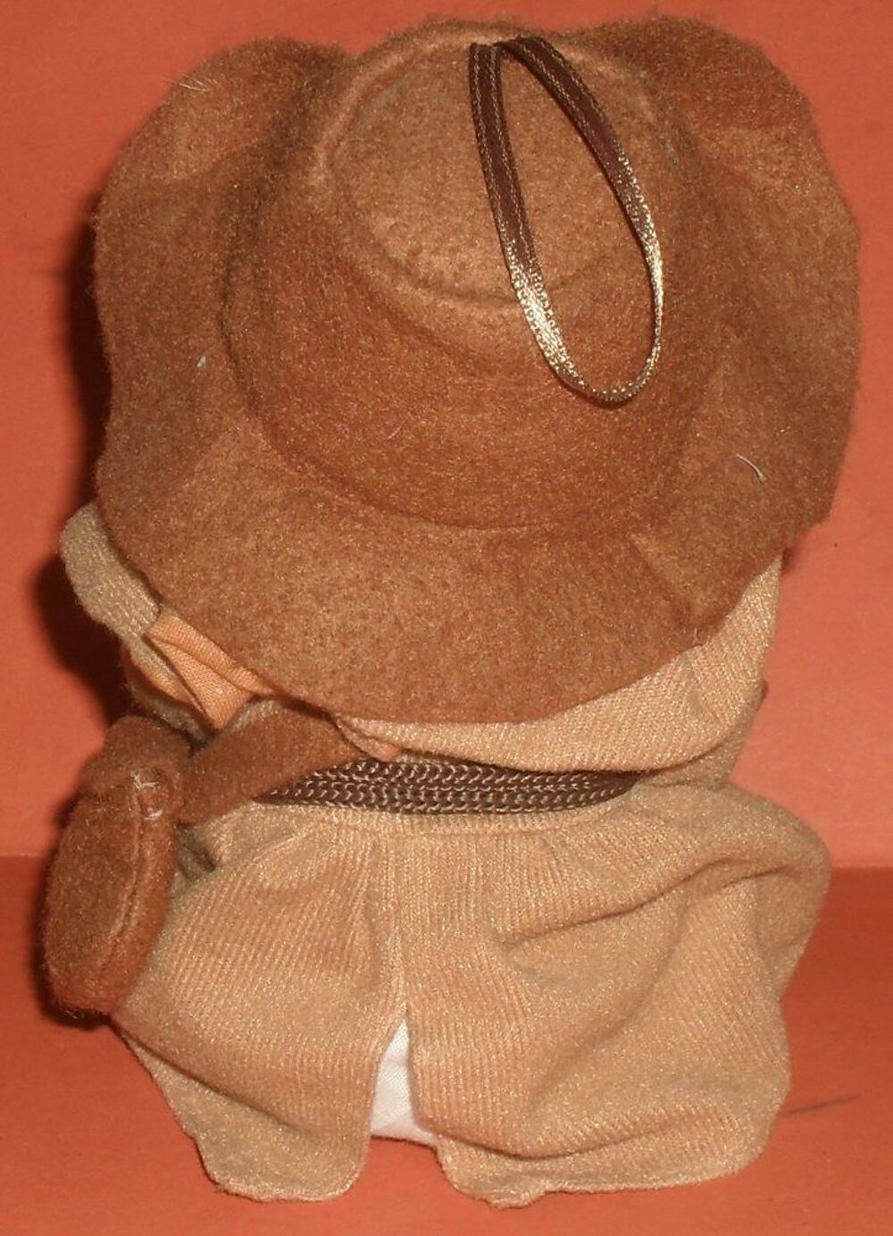 Tr&egrave;s jolie Peluche fillette au chapeau. Jeux / jouets