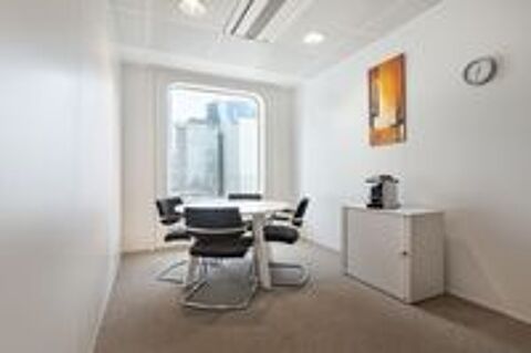   Trouvez un espace de bureau à Paris La Defense Tour Ariane  pour 3 personnes où tout est pris en charge 