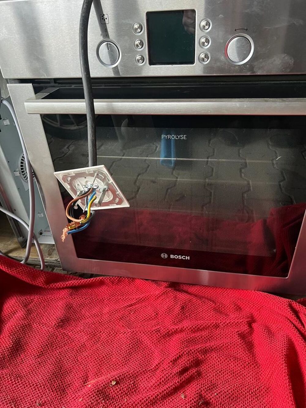 Four Bosch encastrable Electroménager