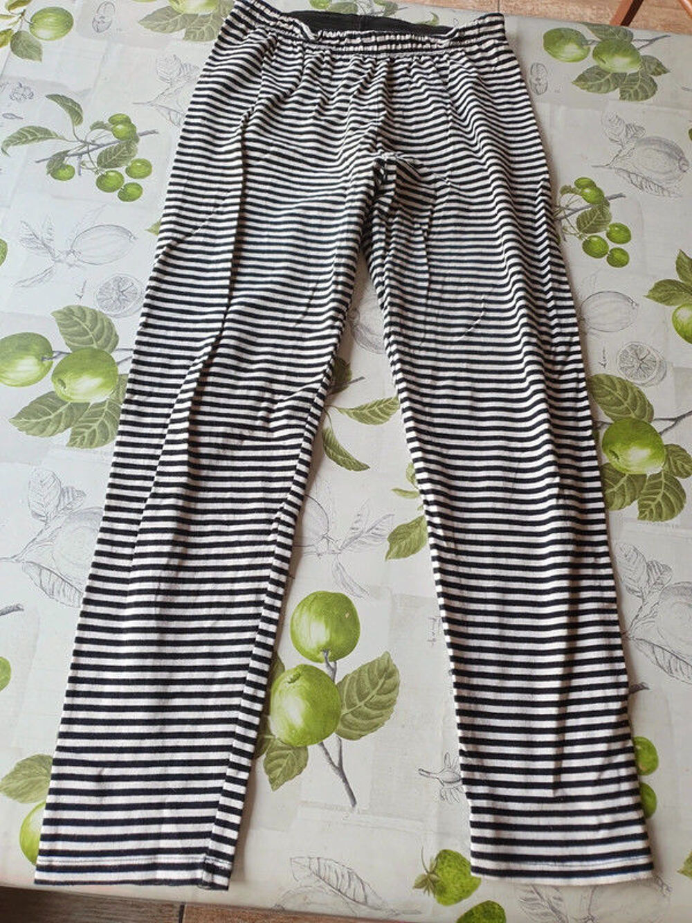 bas de pyjama en l'&eacute;tat 
taille 36
Vêtements