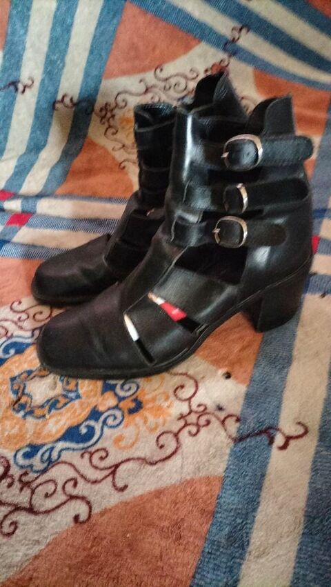 Boots a brides ouverte tout cuir France pointure 38 tr�s bon 22 Cachan (94)